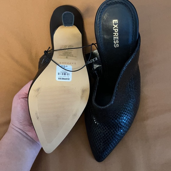 Asymmetrical snake print slip on mule. - Picture 3 of 4